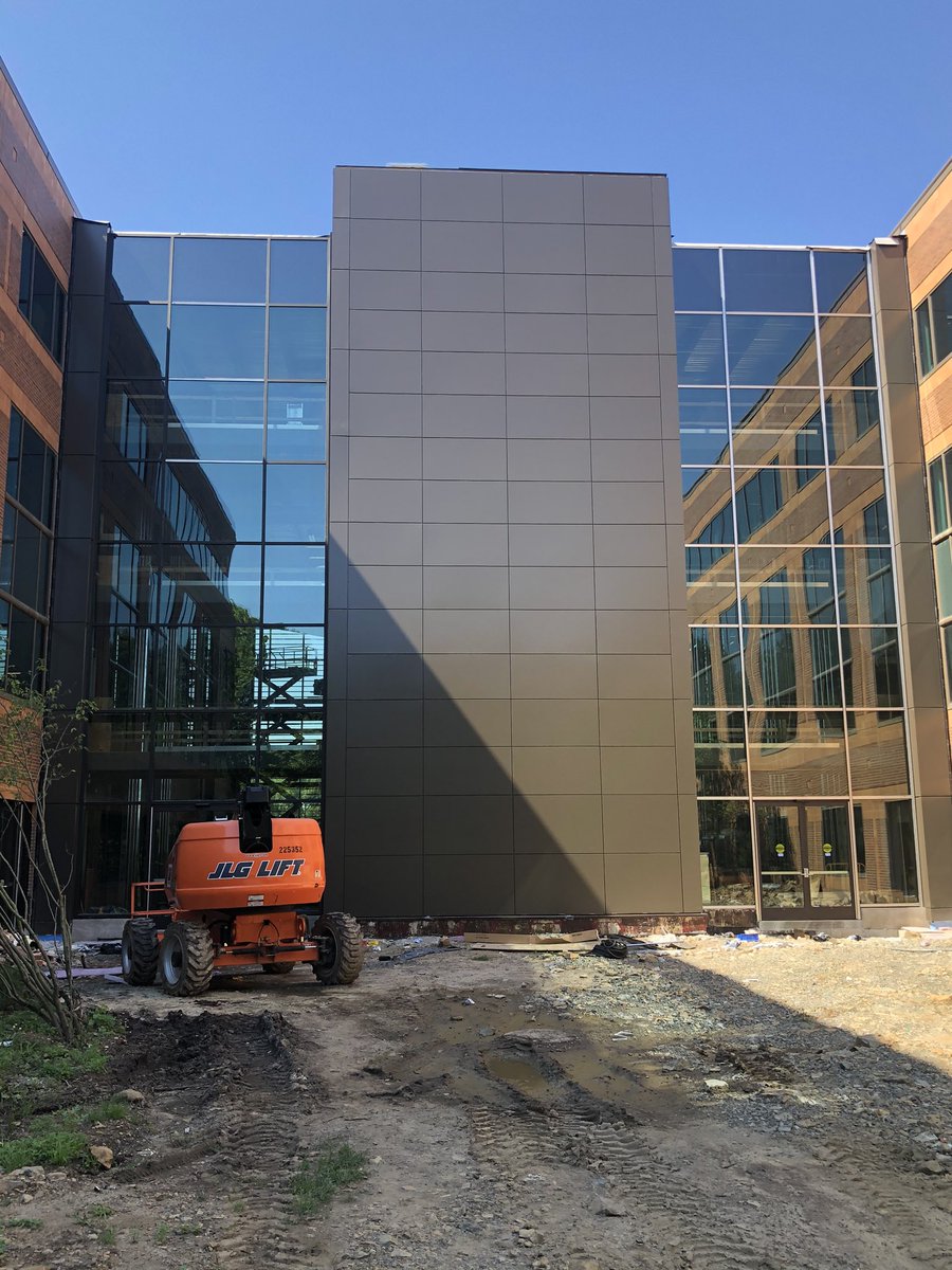 FairfieldMetal's tweet image. To end this week, we see 100-200 Warren in Warren, NJ, is close to completion.  Approximately 2,500 square feet of #alucobond. #construction. The ECONECT-RS Exposed looks great in the custom color Anodic Dark Bronze. #facades @normansglass. #metalfabrication