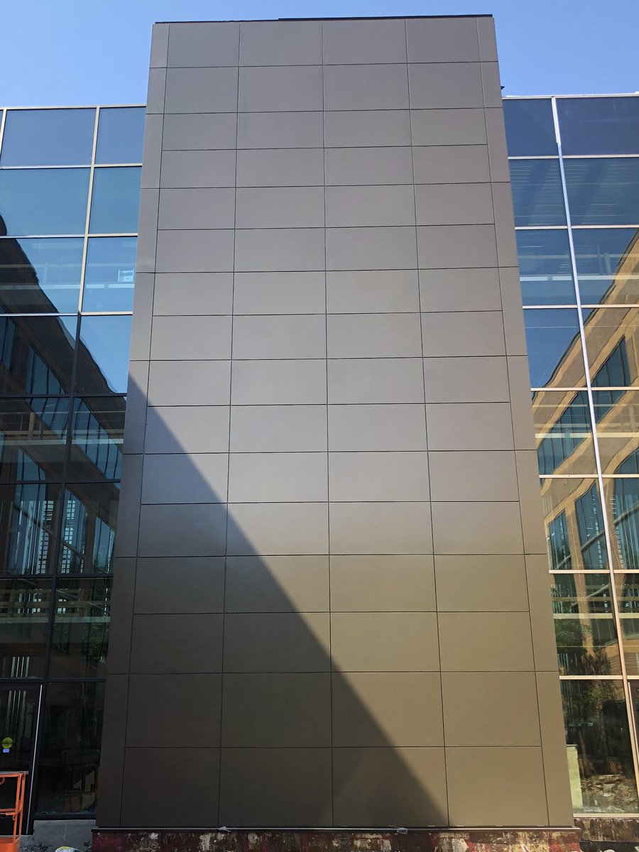 FairfieldMetal's tweet image. To end this week, we see 100-200 Warren in Warren, NJ, is close to completion.  Approximately 2,500 square feet of #alucobond. #construction. The ECONECT-RS Exposed looks great in the custom color Anodic Dark Bronze. #facades @normansglass. #metalfabrication