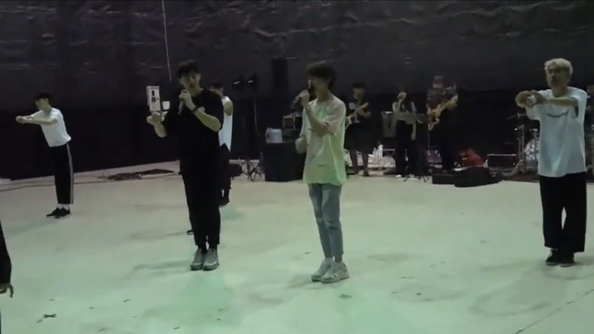 OhmFluke_fangrp's tweet photo. #OhmBDFanMeetxFluke
OhmFluke were practicing hard for the performance.💪
They are so cute and  we will always love them🥰🥰
Don‘t forget to watch the video^_^
🔗https://t.co/aAMAHZZ6tA https://t.co/KO32RBgA6Q