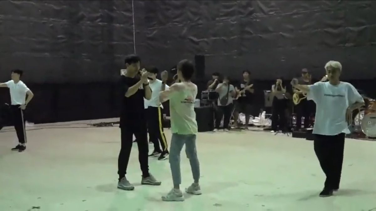 OhmFluke_fangrp's tweet photo. #OhmBDFanMeetxFluke
OhmFluke were practicing hard for the performance.💪
They are so cute and  we will always love them🥰🥰
Don‘t forget to watch the video^_^
🔗https://t.co/aAMAHZZ6tA https://t.co/KO32RBgA6Q