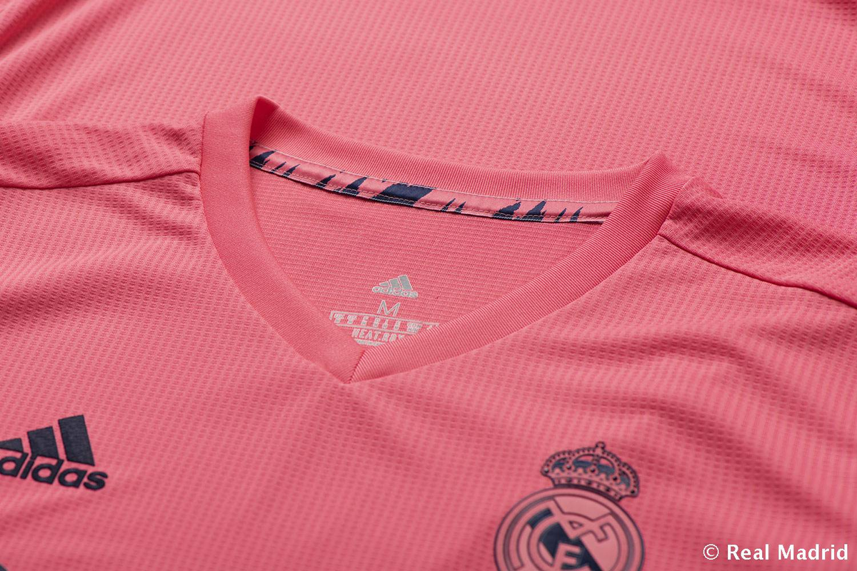 RealBrasil_BR's tweet photo. Uma verdadeira obra de arte essa nova camisa. https://t.co/vbnkQsn9SG