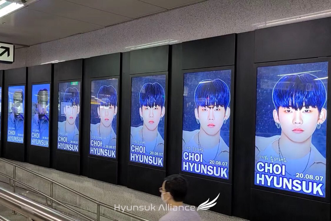 skiesuk's tweet photo. CHOI HYUNSUK is EVERYWHERE ♡
hyunsuk's 29 DID debut project is now running in seoul station, thank you to everyone who made this possible. donators, chs support, and the entire hyunsuk alliance! 🌟 beyond happy we were able to achieve this for our morning star @treasuremembers https://t.co/LmRm3HVDY0