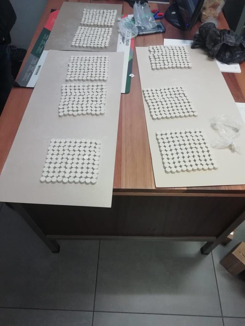 SAPoliceService's tweet photo. #sapsNC Upington #SAPS confiscated drugs worth approximately R287 000 on 30/07after information was received about delivery of illegal substances from Gauteng to a local courier depot. No arrest were made, investigation continues. #DrugsOffTheStreets NP
https://t.co/rBscQemunY https://t.co/FGJ2qNjtvF