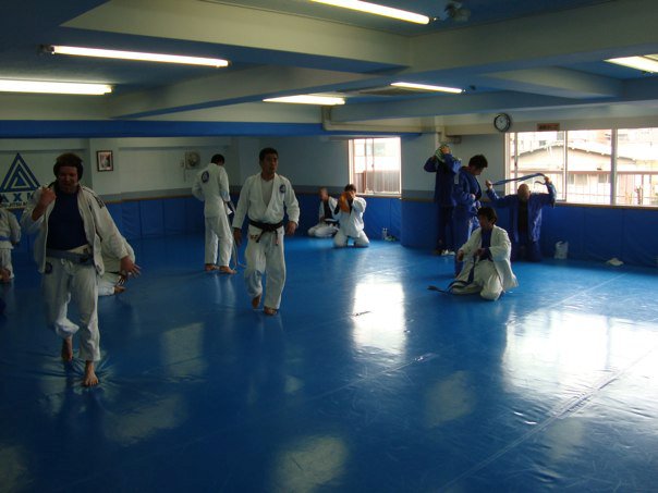 suckituporgohm's tweet photo. Axis Jiu Jitsu, a Rickson Gracie school run by Professor 'Taka' Watanabe, where a few of the 16th international Senshusei trained during the course. A great school and where a number of incidents I describe in the book took place. #BJJ #BrazilianJiuJitsu #AxisJiuJitsu #Japan https://t.co/CcDMfkj4RQ