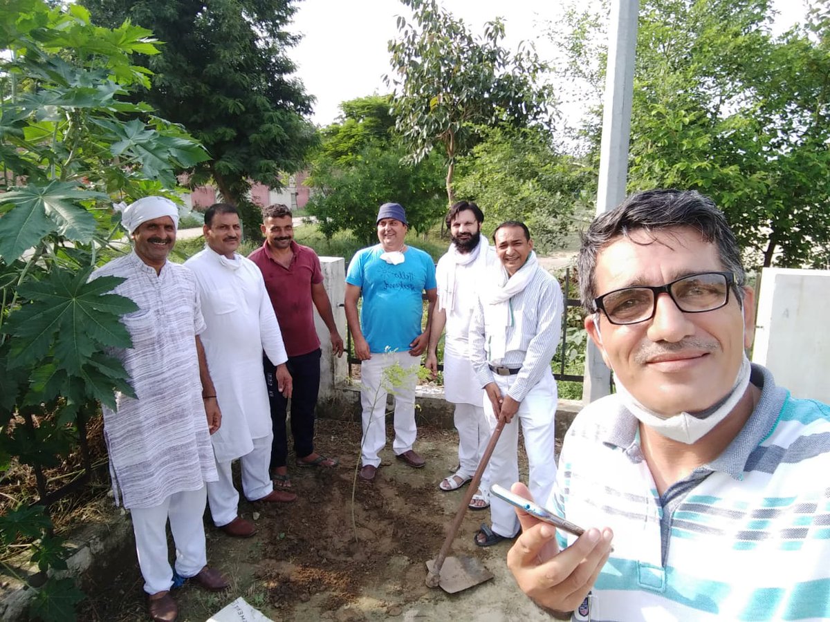 सरदार उधम सिंह के शहीदी दिवस पर आज विभिन्न स्थानों पर पौधारोपण कराया गया जो भी अपने देश के ऊपर शहीद हुए हैं उन शहीदों को कभी नहीं भूलना चाहिए