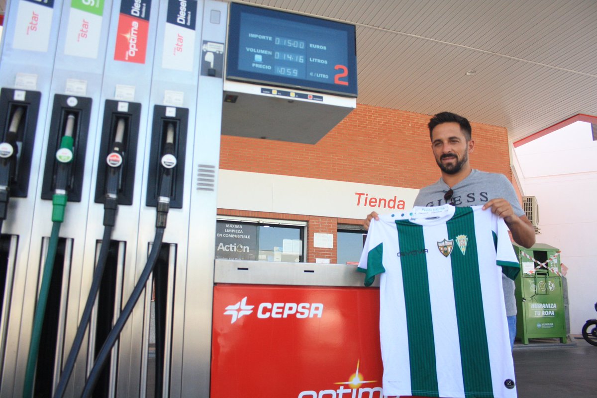 ESPREMIUM's tweet photo. Presentación Oficial de Jesús Solano (Jesulito) en nuestra Estación de Servicio como nuevo jugador del Córdoba Patrimonio de la Humanidad en la temporada 20/21.

Agradecer a @JoseGarciaRoman, @Jesulito6Futsal y al @CordobaFutsal
por contar con nosotros para este gran evento. https://t.co/FJW5zcZLhT