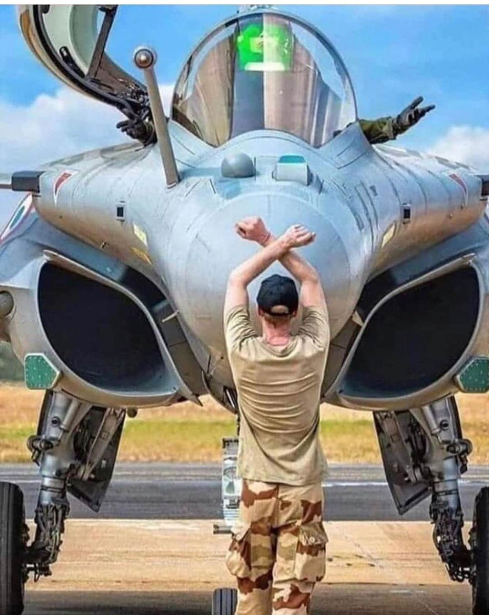 How much will it help adding only 5 Rafale jets to the Indian Air Force?*     All of a sudden, the gang has started the narrative -"Arrival of 5  #Rafale jets is being overhyped & politicised. No country celebrates arrival of five planes like a festival."