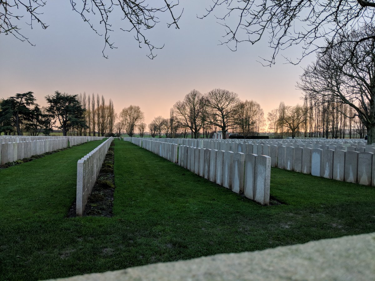 For this thread, I start with the man who was killed on the first day of the offensive:Pte William Henry Taylor - 20 years old - 1st Bn Worcestershire Regiment - Lijssenthoek Military Cemetery (3/3)  @GreatWarGroup