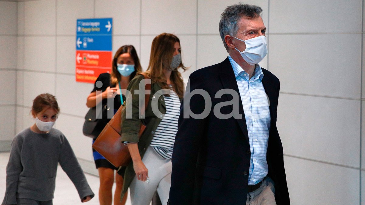 infobae's tweet image. Mauricio Macri llegó a Francia: “Acá se vive en libertad y con responsabilidad” bit.ly/2DjoJge