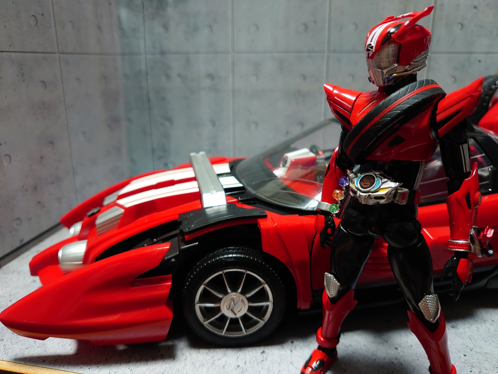 Jiro 夜のフィギュア撮影会 お題 スポーツ 仮面ライダードライブの愛車であるトライドロンのベース車は ホンダnsxというスポーツカー 仮面ライダードライブ フィギュアーツ写真部 T Co L5dtkd8f7z Twitter
