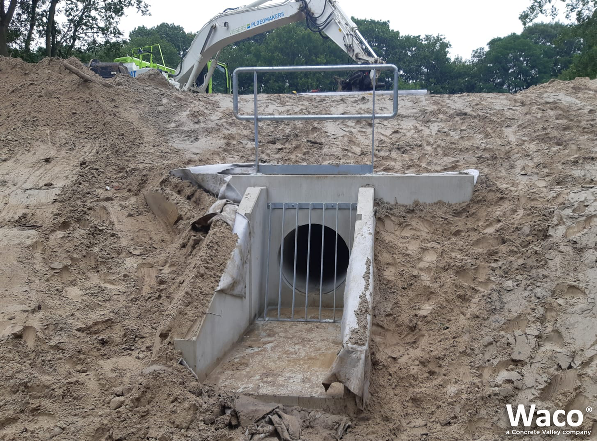 Waco_CV's tweet photo. Ter vervanging van de afgekeurde kunstwerken in regionale waterkeringen produceerde Waco de nieuwe uitstroomelementen, putten, taludelementen, duikers en funderingselementen om onder- en achterloopsheid tegen te gaan. 
📍 Aa en Maas https://t.co/XJrOn6A36y