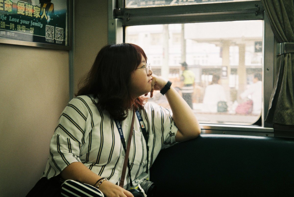 upIrisofficial's tweet photo. Elysia Santos (@elysism) graduated with a degree in BA Psychology, but is currently studying Visual Communication under the UP College of Fine Arts. She likes to take photos of cities, landscapes, and pretty much anything she wants to remember.

(1/2) https://t.co/uVIhiBqCnn