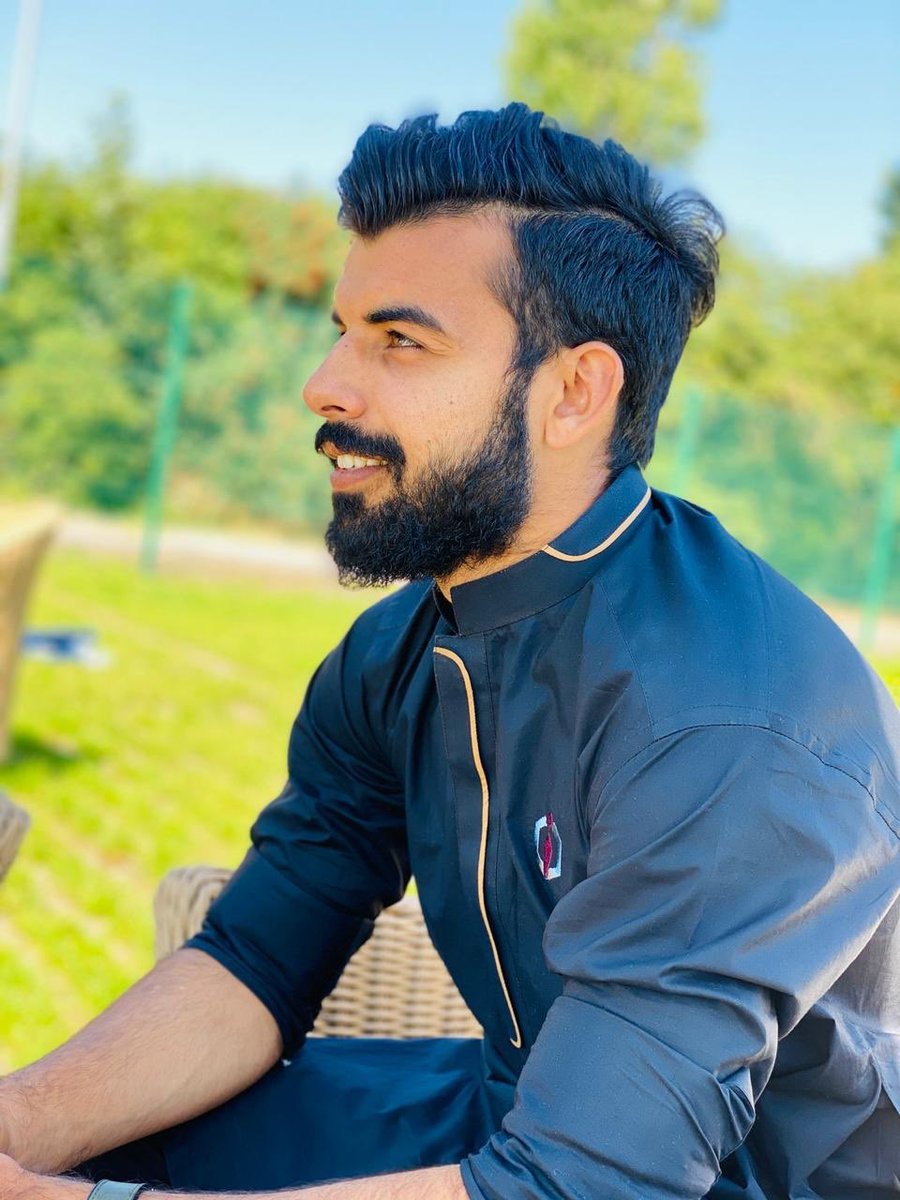 76Shadabkhan's tweet photo. Eid Mubarak to everyone from me and the Pakistan team. Stay safe, stay blessed and remember to help the less fortunate on this Eid. https://t.co/I9nKp3NA1n