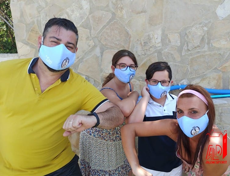 Los representantes para el 2020+1,  de la Falla Camí Reial ya tienen sus mascarillas personalizadas con el escudo de la falla y su nombre.
Con tejido y sistema de confección homologados, higiénicas, reutilizables y personalizables, ¿Se puede pedir más?
#mascarillas
#aldiesport