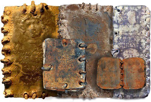 Los libros 📚 perdidos del cristianismo ✝️ Hace 70 años fueron encontrados por un beduino en Jordania y constituyen, los manuscritos sobre el cristianismo más antiguos que los mismos evangelios o los pergaminos Del Mar muerto #curiosidades