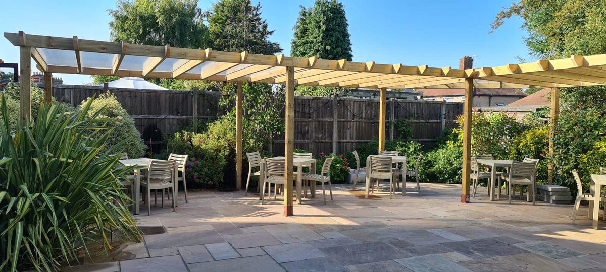 NectarMonika's tweet photo. While we were enjoying a bit of furlough holiday, the team at @Jolly_Coopers worked very hard making their pub even more amazing than it was pre lockdown. Great job Dan and the Team, no better place in Epsom for a cold pint in the sun !☀️ 🍻☀️🥂☀️🍷 https://t.co/8mUahhRsBp