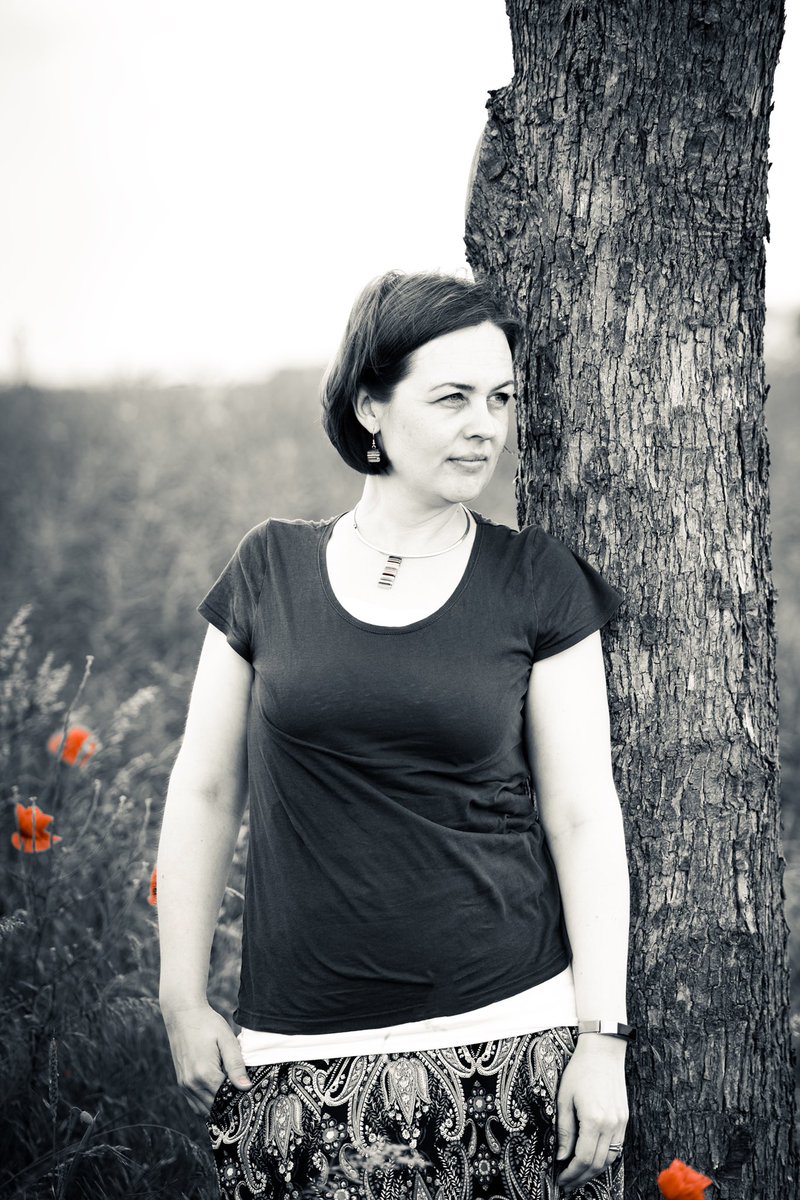 treptowglass's tweet photo. I can't believe this was over a year ago. These photos were taken for my website, as well as having a little bit of fun taking photos in this gorgeous poppy field and windmill near Leipzig in Germany. 
(© Photos by Jan Schmidt).

#poppy #poppyfield #windmill #leipzig #summer https://t.co/bePibvHSDA