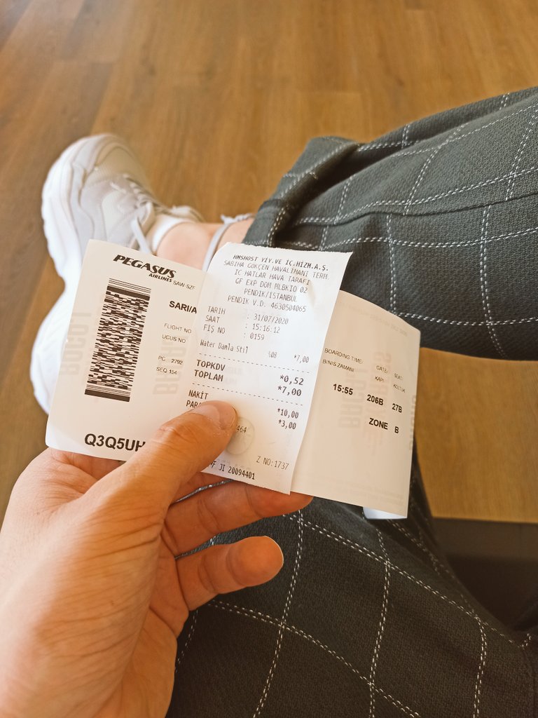 alikemalss's tweet photo. Bir suya 7 lira verdim açılın zenginim ben 🤦‍♂️ https://t.co/oMOwLANTqg