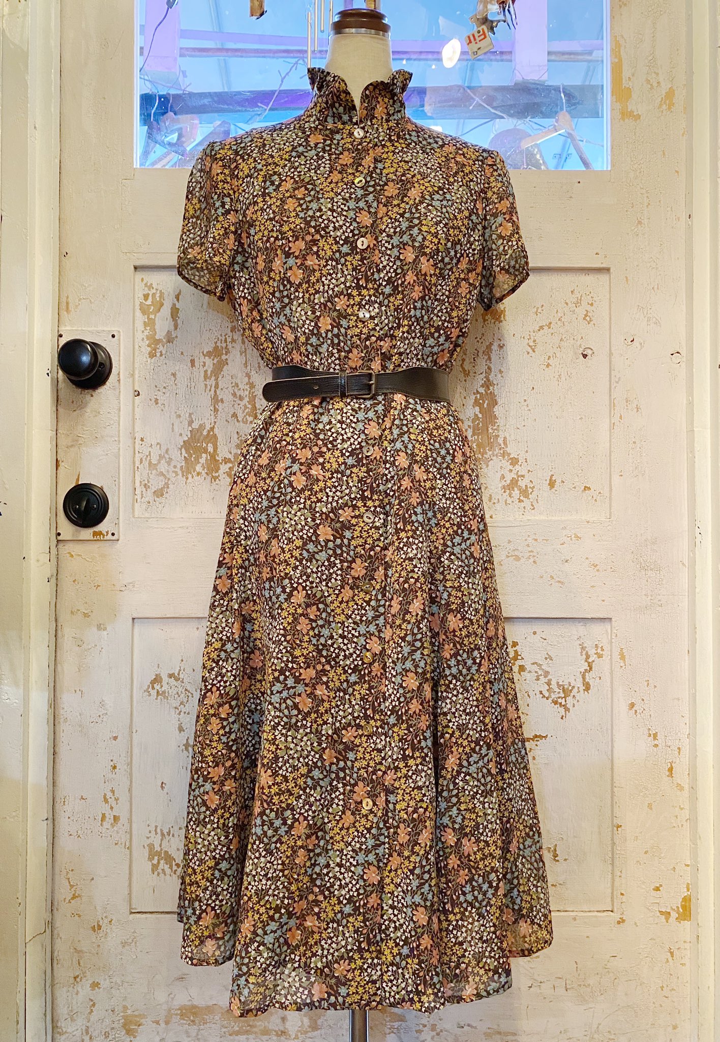 Chojugiga Twitterren New Arrival 小花柄レトロワンピース ブラウンベースのクラシカルなデザイン All Clothing 50 Off開催中 さらに8 1 Sat 8 2 Sun ポイント２倍 札幌 レトロ 昭和レトロ 古着屋 大人古着 古着 クラシカル ワンピース