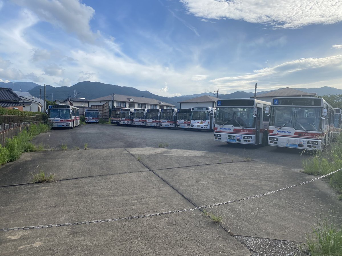 福岡の鉄道 バス 飛行機ファン Tk 本日の四箇田団地 西鉄バス廃車置場 T Co Llgy5nf4cg Twitter