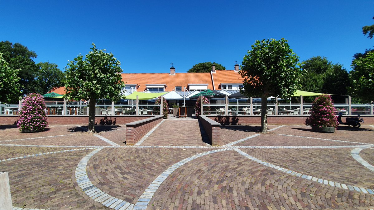 Begin het weekend goed bij Landgoed Tespelduyn!

Vanaf 16.30 uur vindt onze Vrijmibo plaats op ons zonnige terras. Komt u ook?