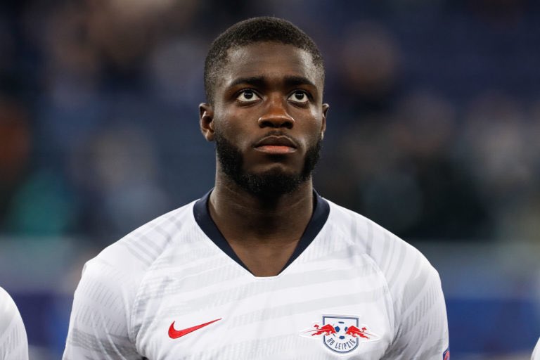Cannon_Talks's tweet photo. 😫 HUGE BLOW FOR THE #GUNNERS . Long term #Arsenal target Dayot #Upmecano has penned a new 3 year extension with #RBLeipzig ! #AFC will now be looking at other targets as their search for a centre back continues.

[ #SkySports ] https://t.co/PafIYfMCyi