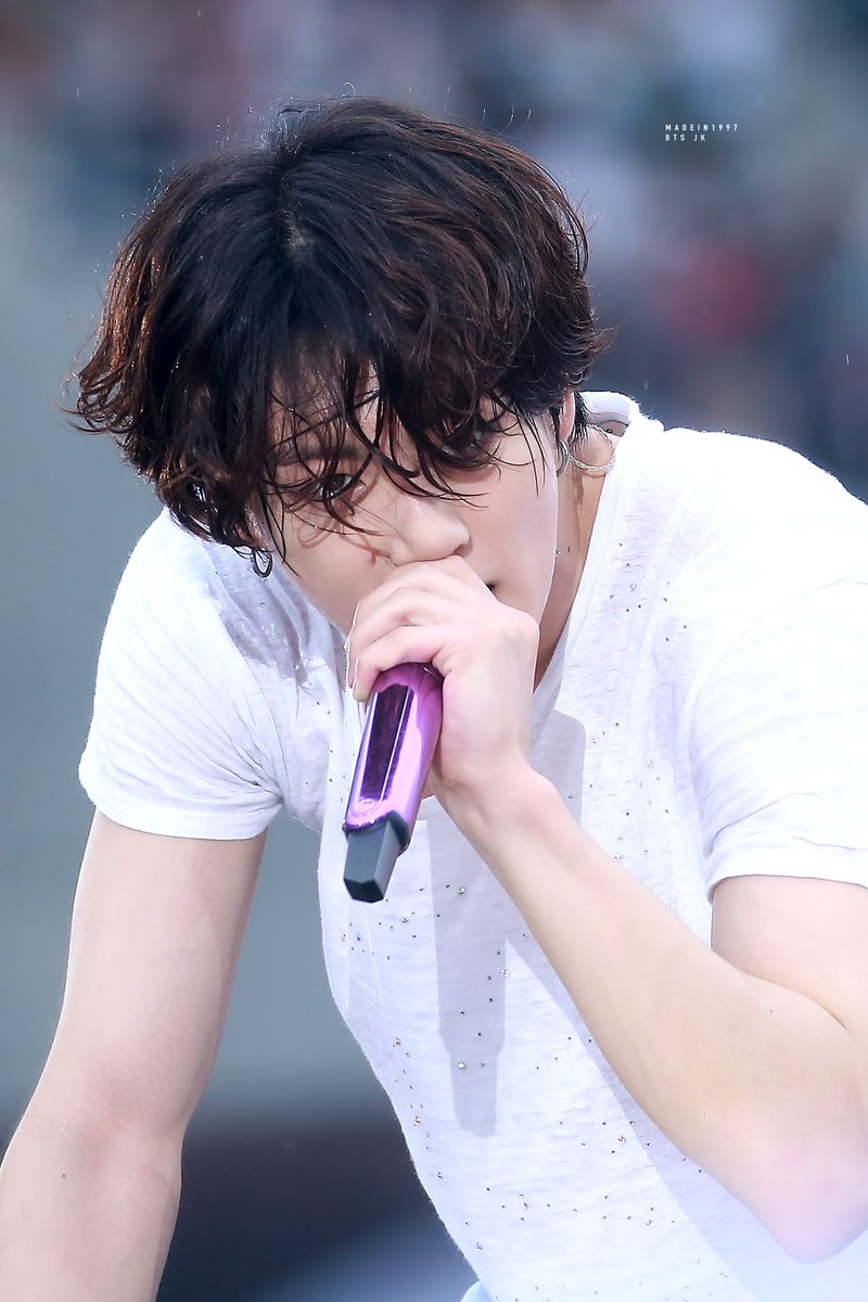 ArmyHildo's tweet photo. #JeonJungkook 
#JUNGKOOK
@BTS_twt 

I missed Jungkook without tattoos
😔 https://t.co/iB3iaEapnT
