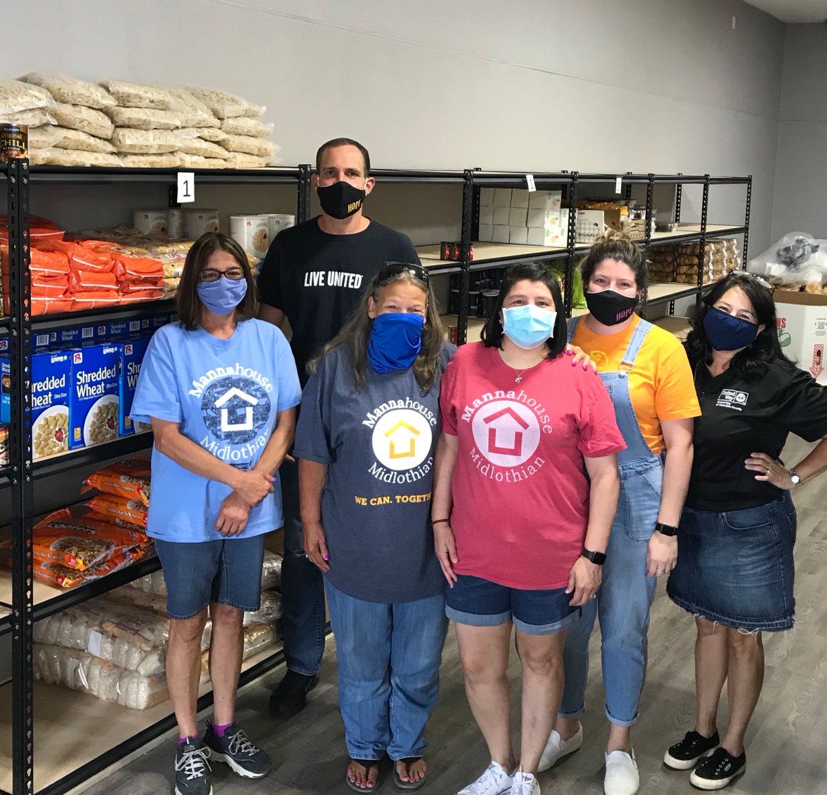 UWEllisCounty's tweet photo. We were so excited to bring over 1,200 boxes of produce/diary to support ten nonprofit partners throughout Ellis County on Thurs. These partners have been able to distribute food to individuals &amp; families in need over the past few days. Thanks Masters Distribution for your help! https://t.co/Ntz3V31BiW