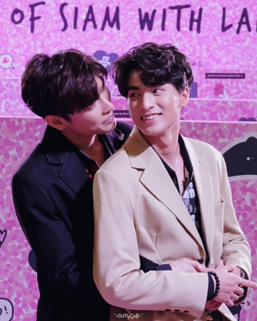 Gulf’s waist exists just for MewA thread of Mew wraps his arm around Gulf’s curvy body  #MewGulf #MewSuppasit #GulfKanawut #หวานใจมิวกลัฟ