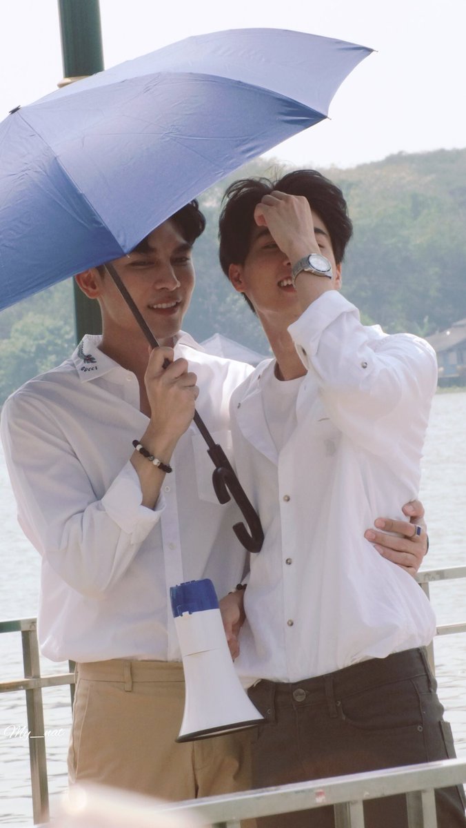 Gulf’s waist exists just for MewA thread of Mew wraps his arm around Gulf’s curvy body  #MewGulf #MewSuppasit #GulfKanawut #หวานใจมิวกลัฟ