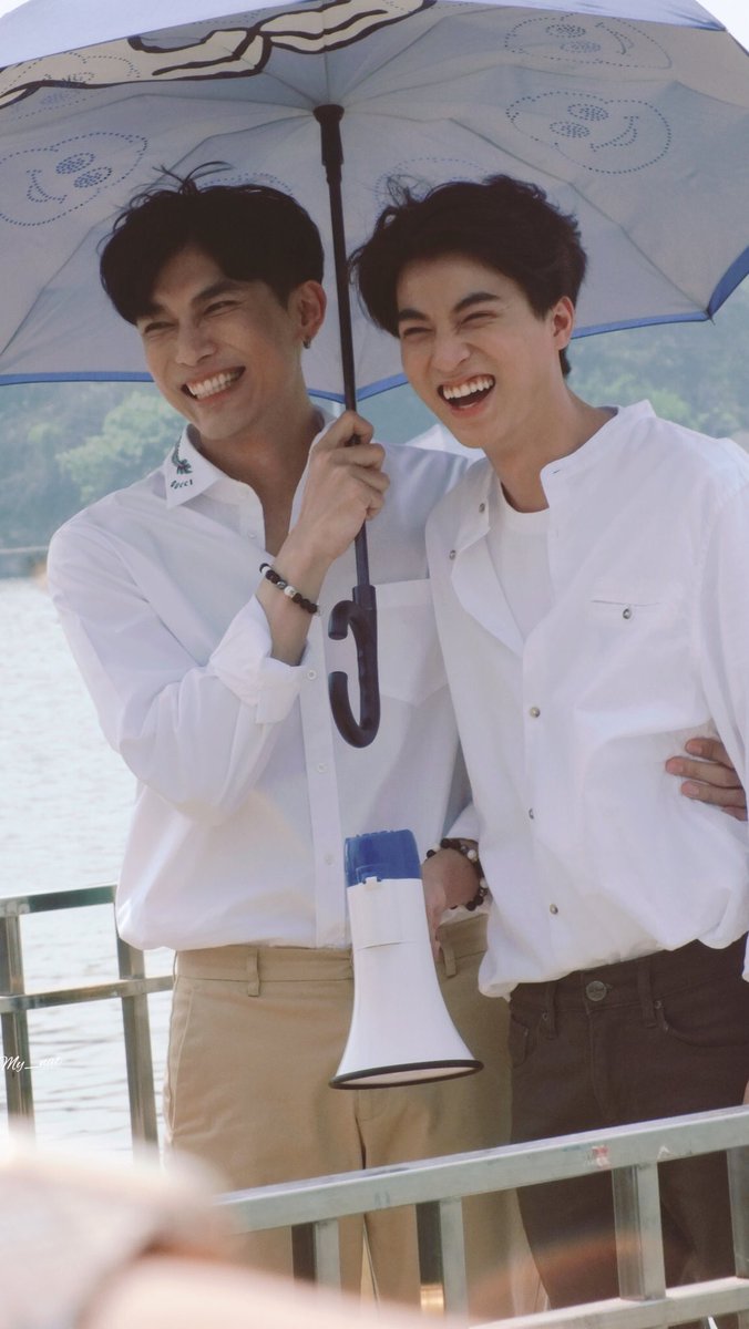 Gulf’s waist exists just for MewA thread of Mew wraps his arm around Gulf’s curvy body  #MewGulf #MewSuppasit #GulfKanawut #หวานใจมิวกลัฟ