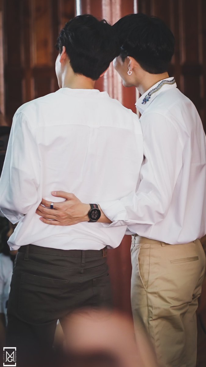 Gulf’s waist exists just for MewA thread of Mew wraps his arm around Gulf’s curvy body  #MewGulf #MewSuppasit #GulfKanawut #หวานใจมิวกลัฟ