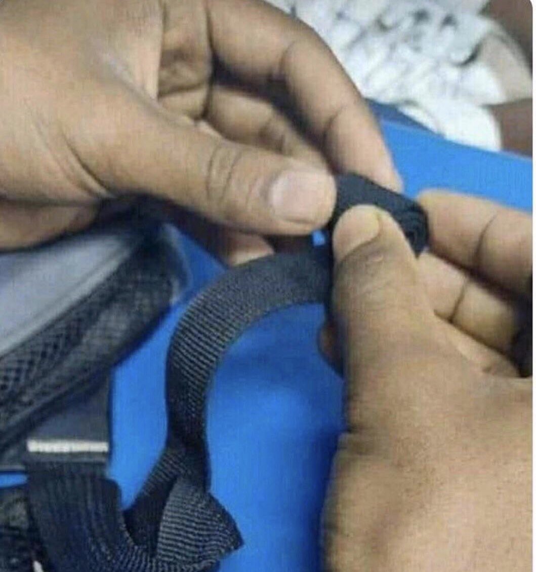 Mein Gehirn: Roll das Band
Ich: Bro, wieso !? Das macht keinen Sinn
Mein Gehirn: ROLL DAS BAND!!!