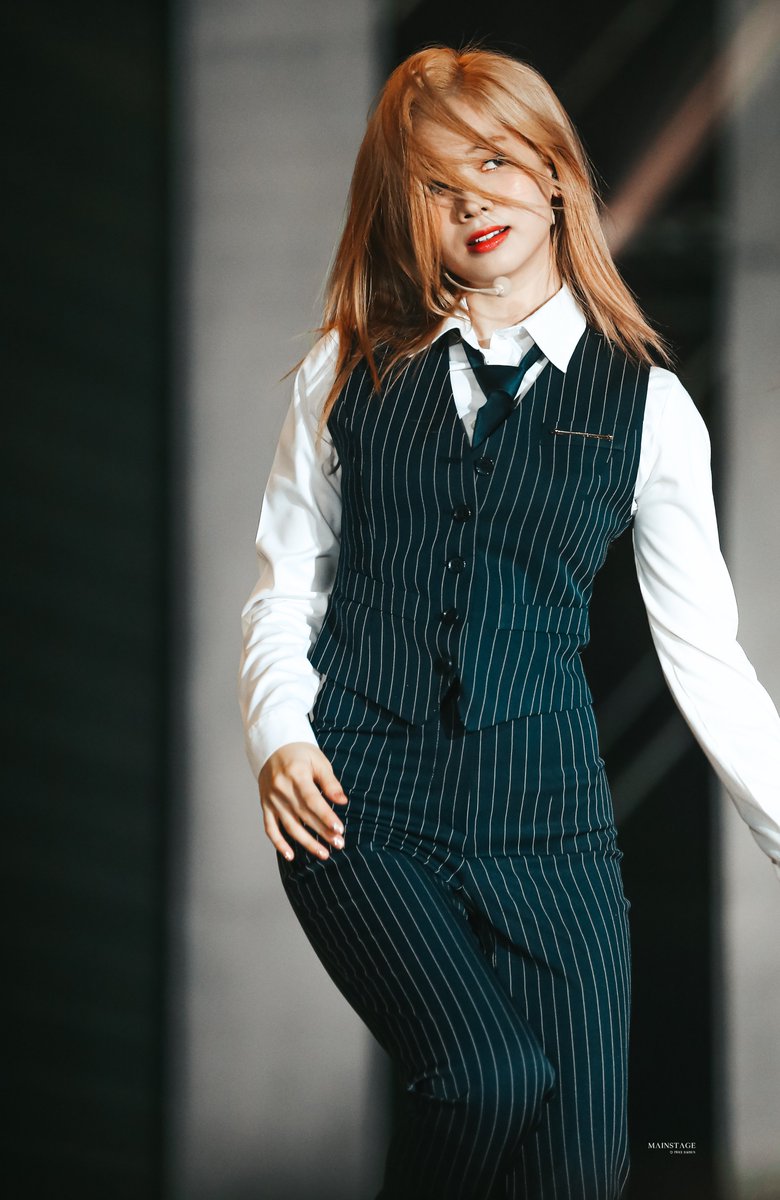 MAINSTAGE_tw's tweet photo. 180801🕴️‍♀️🌼

#다현 #DAHYUN #ダヒョン 
#트와이스 #TWICE #トゥワイス #사나 #SANA https://t.co/QQAAxVi1W6