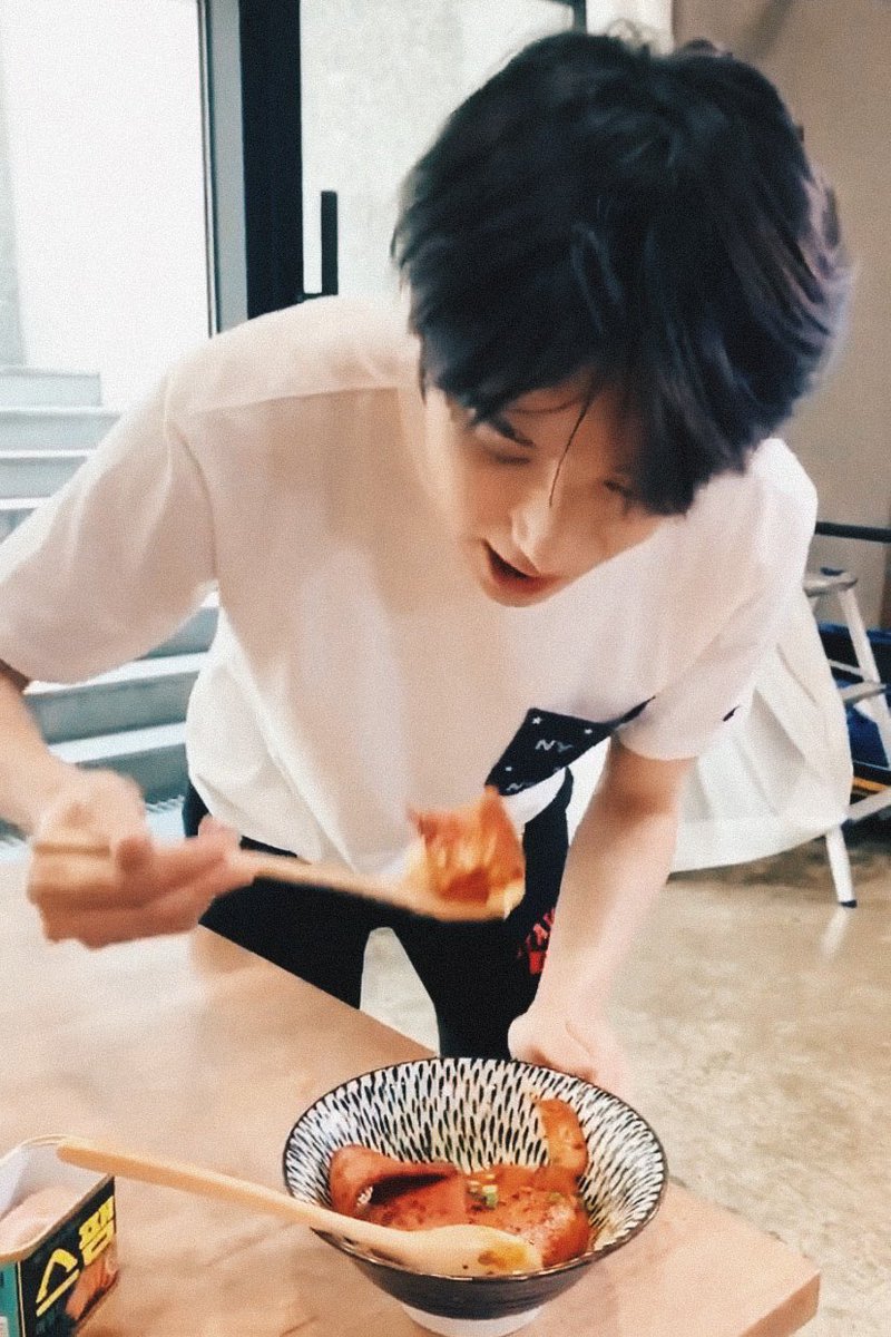 bleu0219's tweet photo. 200731 🐶🍚

#정우 #JUNGWOO #NCT127 https://t.co/UZQVJNlsnD