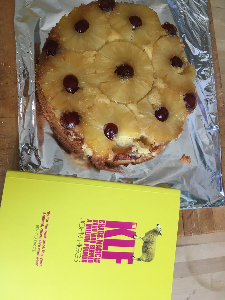 Fabulous birthday cake and pressie from the wonderful and talented ⁦<a href="/8bitnortherner/">8bitnorthxstitch</a>⁩ !