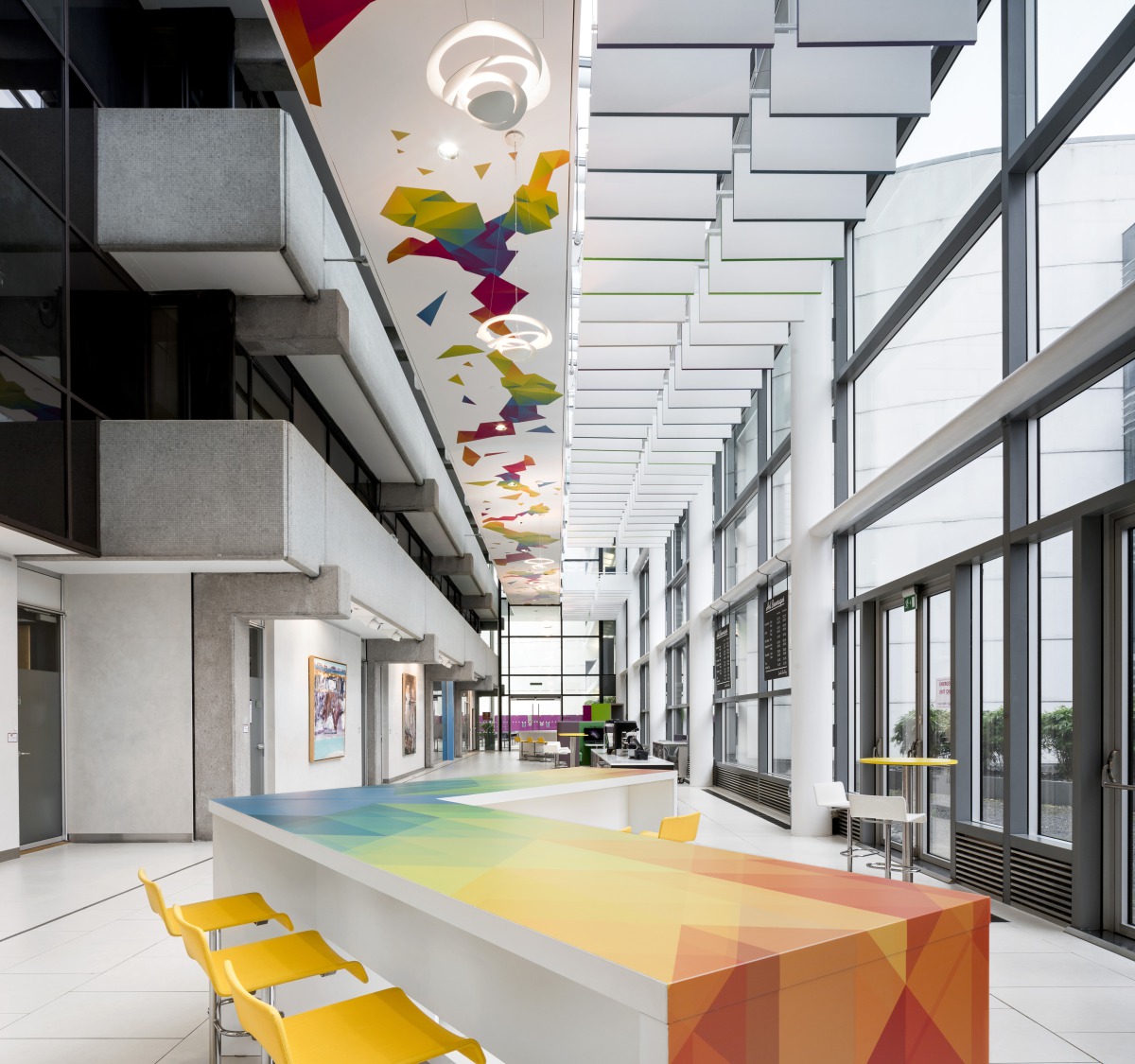 A stunning project working on the transformation of <a href="/AIBIreland/">AIB</a> four-storey glazed atrium that had recently been altered from a walkway to an agile work environment.
Architect: <a href="/MortarAndMore/">Mortar & More</a>
Product: Ecophon Solo™ Baffle
View the project bit.ly/313W5rF