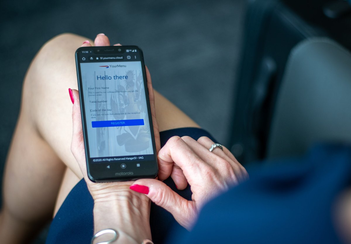 DeviceCharger's tweet photo. If you are travelling through BA’s 1st Class Lounge on The Terrace &amp; need to stay charged &amp; connected, help yourself to a Free to Use #Powerbank courtesy of @British_Airways &amp; #Devicecharger
#airportlounges #phonecharging #1stclasslounge #concorde #heathrowT5 #sponsorships #brand https://t.co/FJLu6NkN8u