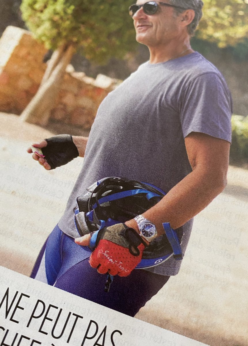 TObourdeau's tweet photo. Superbe quatre à la suite Rolex pour Sarkozy dans @ParisMatch ! 🙄 https://t.co/kwhKDQuNe8