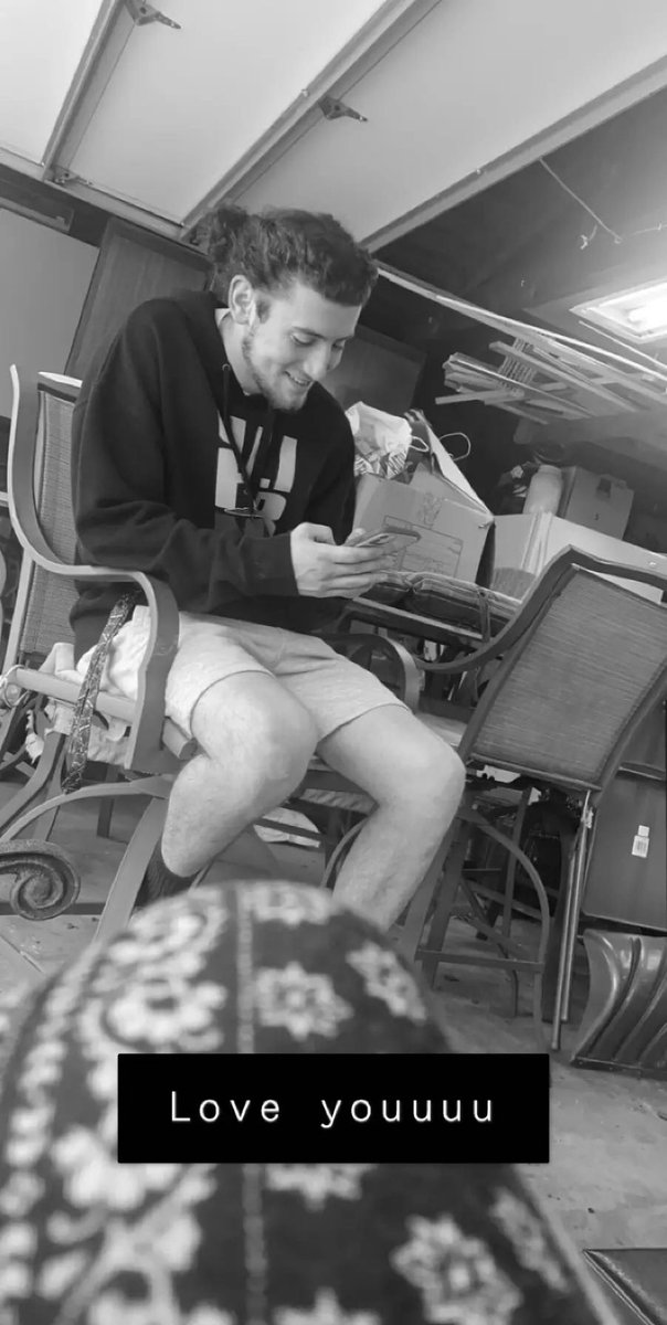 ezh_96's tweet photo. Happy 21st to my brother &amp; my best friend !!! I love ya JP, go crazy kid !! .. Well maybe not too crazy, I don’t need a call from jail 😭😂🧡🎉🎁🍰 @johnpaulmessens https://t.co/PQB4PZ3JvZ