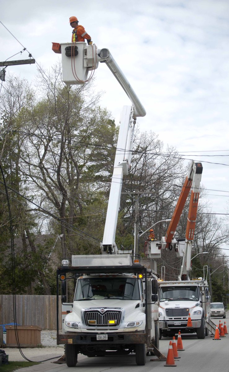 LakelandPower's tweet photo. Our line crews work hard to keep the power on. They need you to work hard at social distancing. Respect their space so they can stay safe and healthy. #socialdistancing #respectthedistance https://t.co/Veym7olaGf