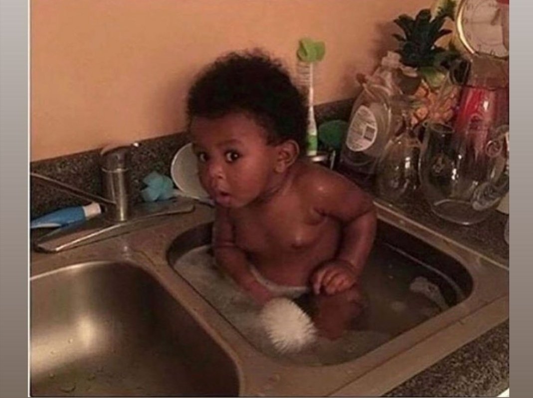 EManyikah's tweet photo. Ukiwa unapiga shower then uskie driver wako wa @Boltapp_ke pulling up! Remember with the code KENEWFIRSTS you get an automatic 250shs Discount OFF! #NewFirstsWithBoltKE https://t.co/i5rZwMrab7