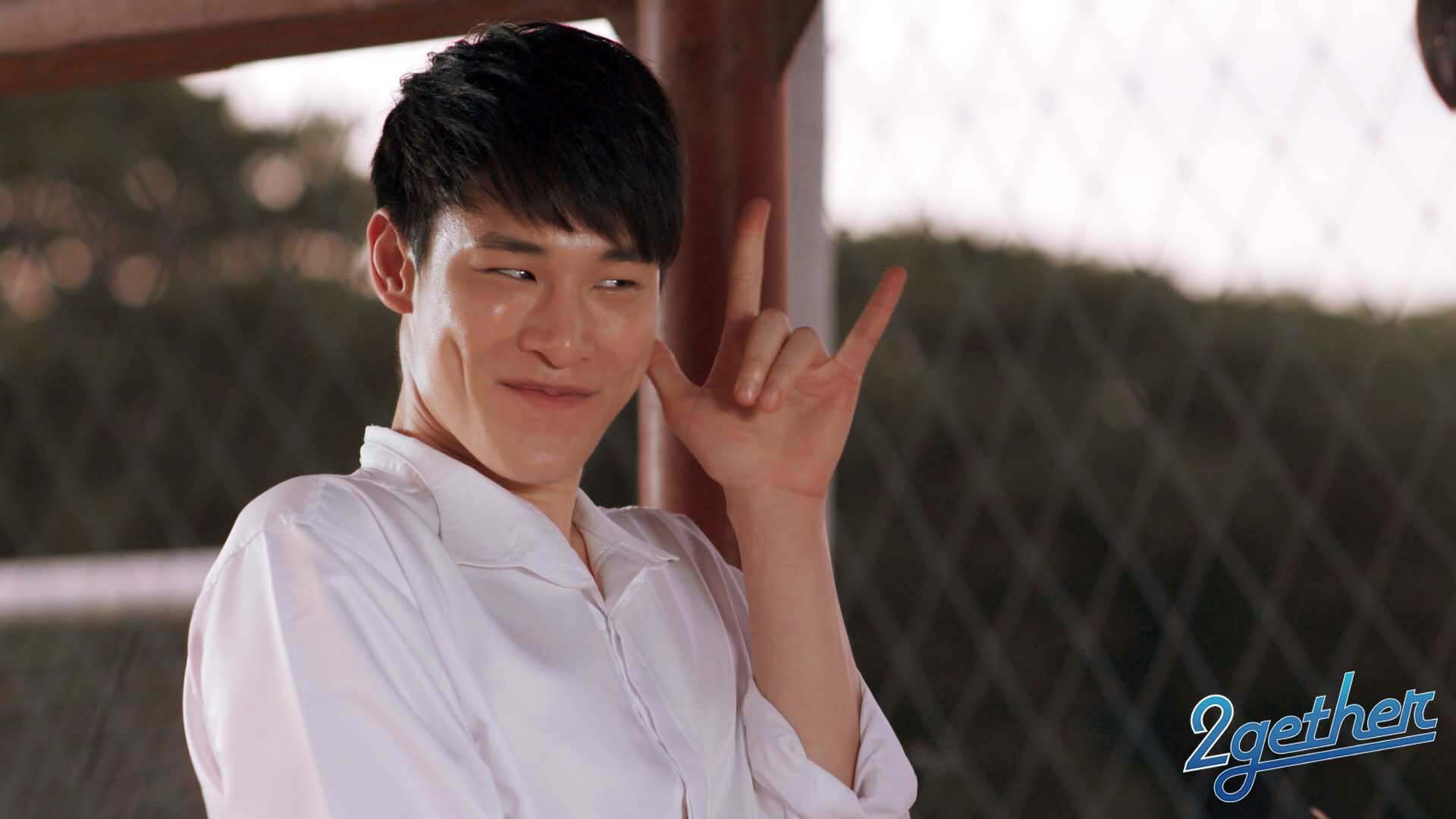 Yuri ย ร 2gether豆知識 タイ沼実況 2gether みんな大好きgreenちゃんがtineちゃんに告白するシーンにてするジェスチャーはタイ人大好きi Love Youポーズ I 小指 L 親指と 人差し指 Y 人差し指と小指 でそれぞれ表します T Co