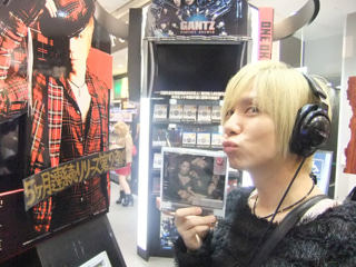 [Acid Black Cherry official blog (Oct 2011)] 14 Oct"XXX→XXXX. yasu is happy”20 OctAfter the release of ABC's single Shangri-layasu went to SHIBUYA TSUTAYA and the first thing he did was taking a photo with L’Arc XXXyasu listening to Shangri-la but can't let go of XXX