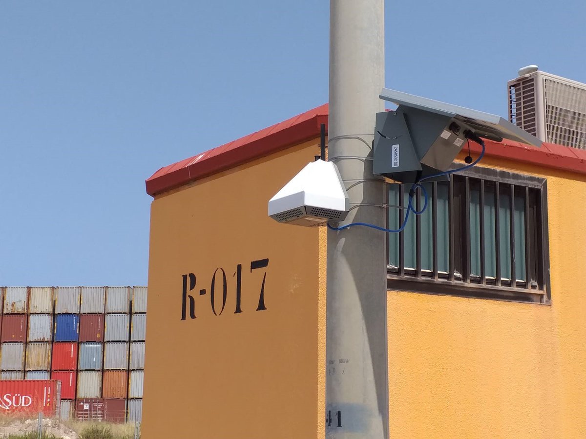 Great (IoT) news! This week the 7 Air Quality sensors from <a href="/Inerco_/">INERCO</a> have been successfully installed at the Port of Valencia. #airqualitydata #GREENCPORTS <a href="/AutPortValencia/">Valenciaport</a> @inea_eu