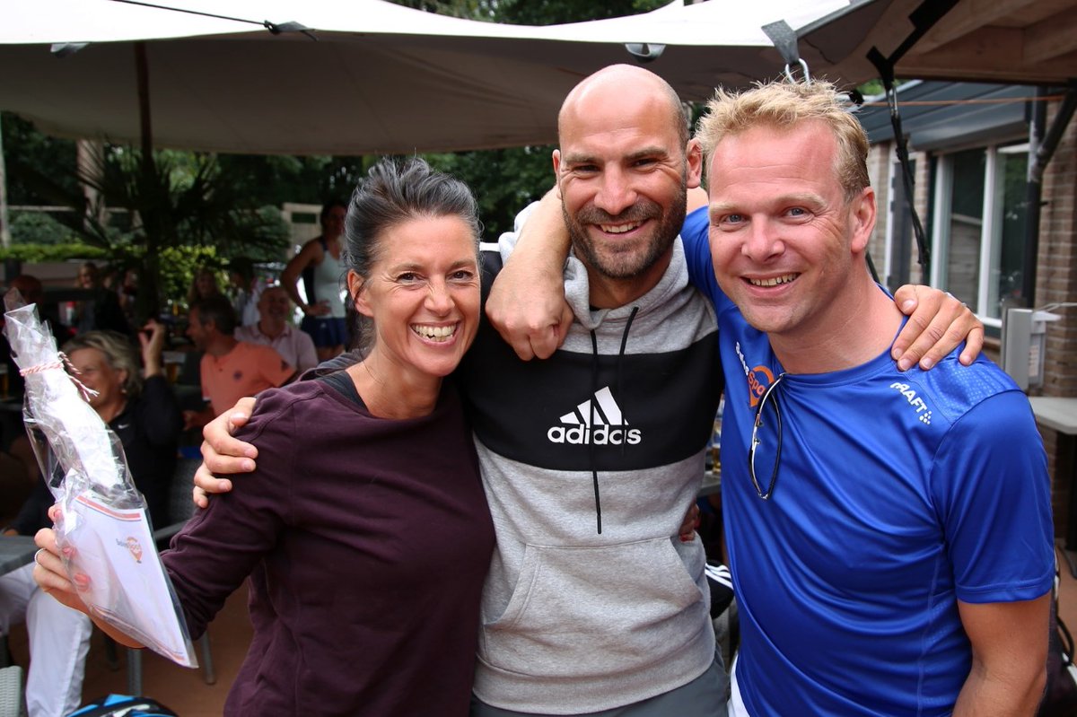 “The week after”

Nu de eerste kruitdampen zijn opgetrokken van het succesvolle <a href="/LTVLeusden/">LTV Leusden tennis</a> bedrijventoernooi is het tijd om de SalesSpot prijswinnaars te presenteren.

<a href="/ricktwisk/">Rick Twisk</a> <a href="/LottivanGeel/">Lotti van Geel</a> <a href="/atcmatch/">ATC Match</a> @HeilbronGroep met @RobbinMertens @RogierCuypers 

 bit.ly/3csfBS4