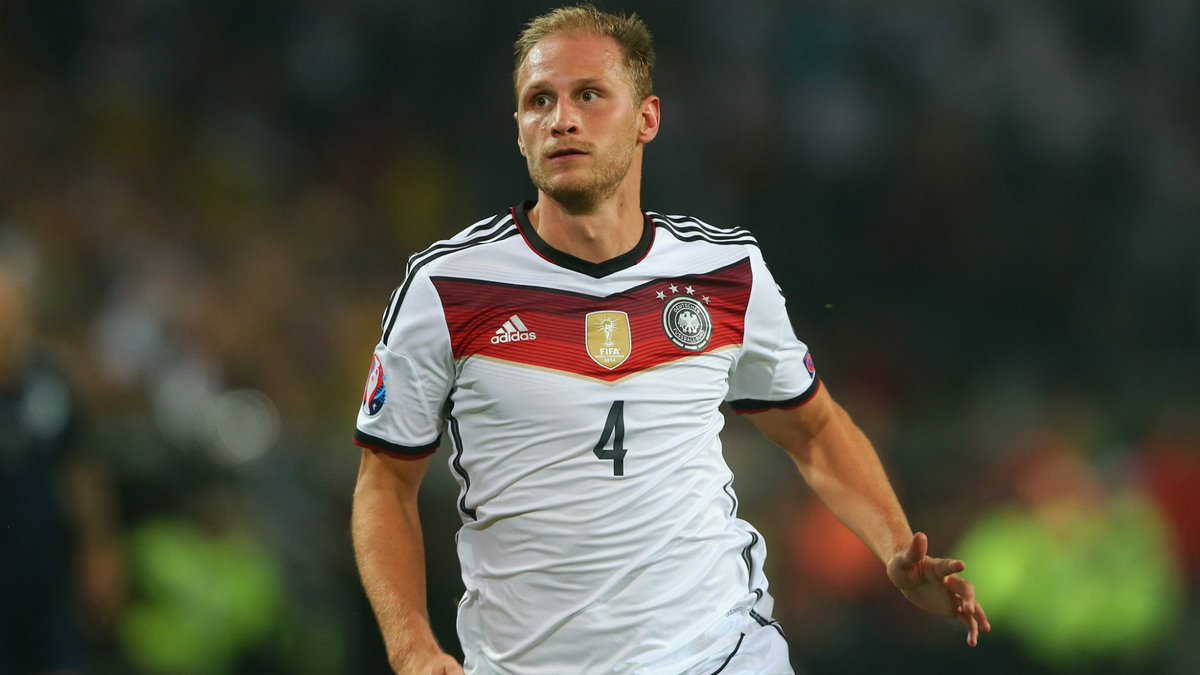 CalcioPillole's tweet photo. Benedikt #Howedes ha annunciato il suo ritiro dal calcio giocato.

Campione del mondo nel 2014 con la #Germania, il difensore classe 1982 vanta anche un campionato italiano - con la #Juventus - e diverse coppe nazionali, tra Germania, Italia e Russia. https://t.co/QAh72sZrOx