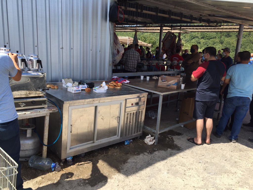 Aynen yavrum bizde ailecek kahvaltıya geldik işte