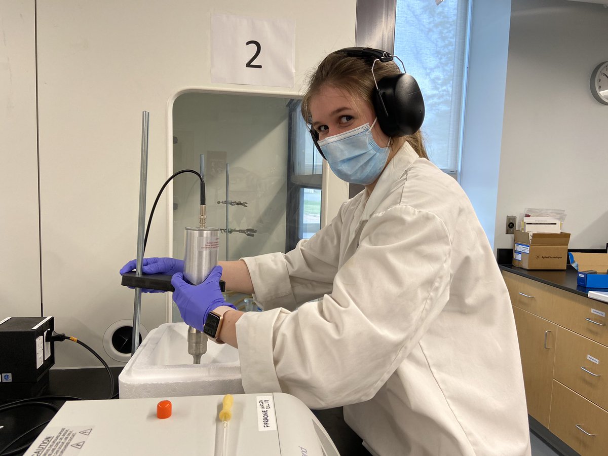 nicofaraone's tweet photo. Laura is making a new nanoemulsion based on a very “tasty” product that ticks do not like... guess what? @AcadiaU #researchatacadiau #faraonelab #scienceinprogress https://t.co/QXkYqlr8nk