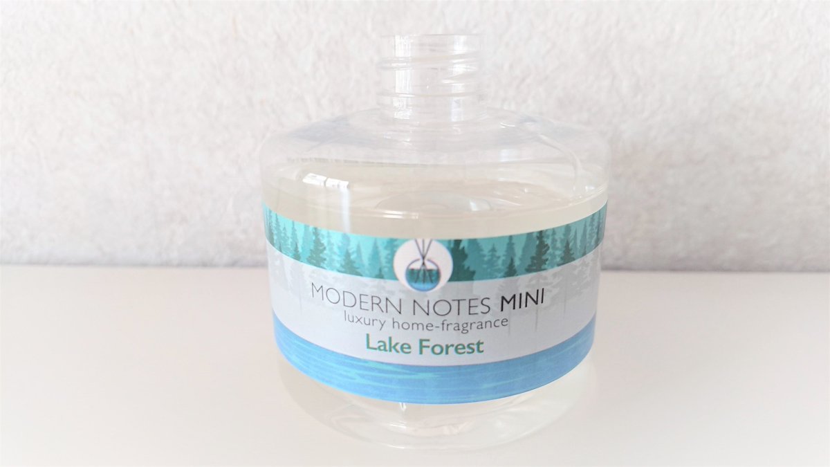 nishihara_dc's tweet image. 7/31 お蔭様で、今月も無事駆け抜けました。

#MODERNNOTES さんのディフューザー

12瓶目は、Lake Forest にしてみました。

沈丁花とヒノキが配合されており、文字通り森林浴をしているかのような気分になります。

香りの引き出しも増えて、とても嬉しいです。